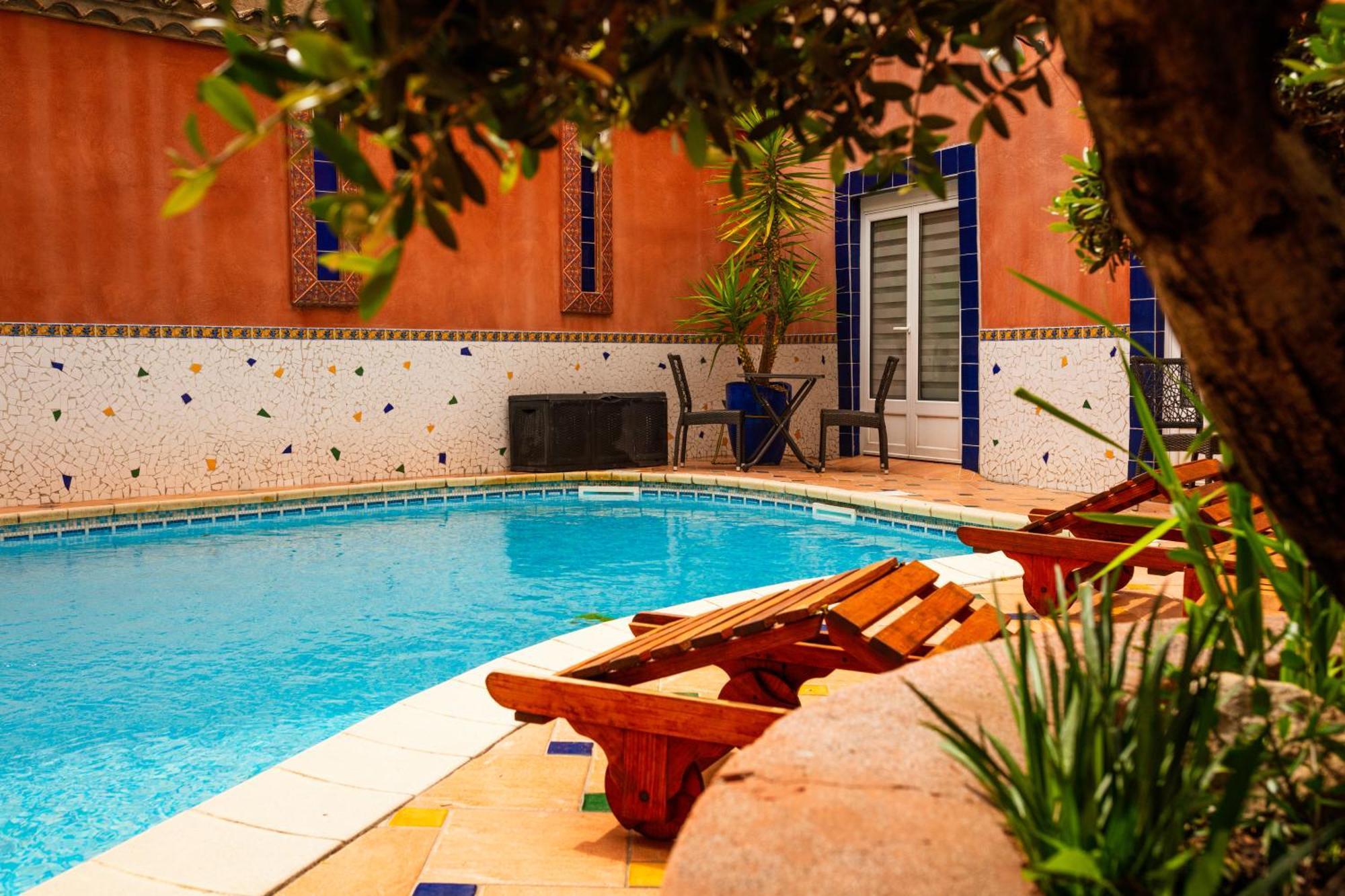 Logis Hotel Restaurant De La Paix Lodève Εξωτερικό φωτογραφία