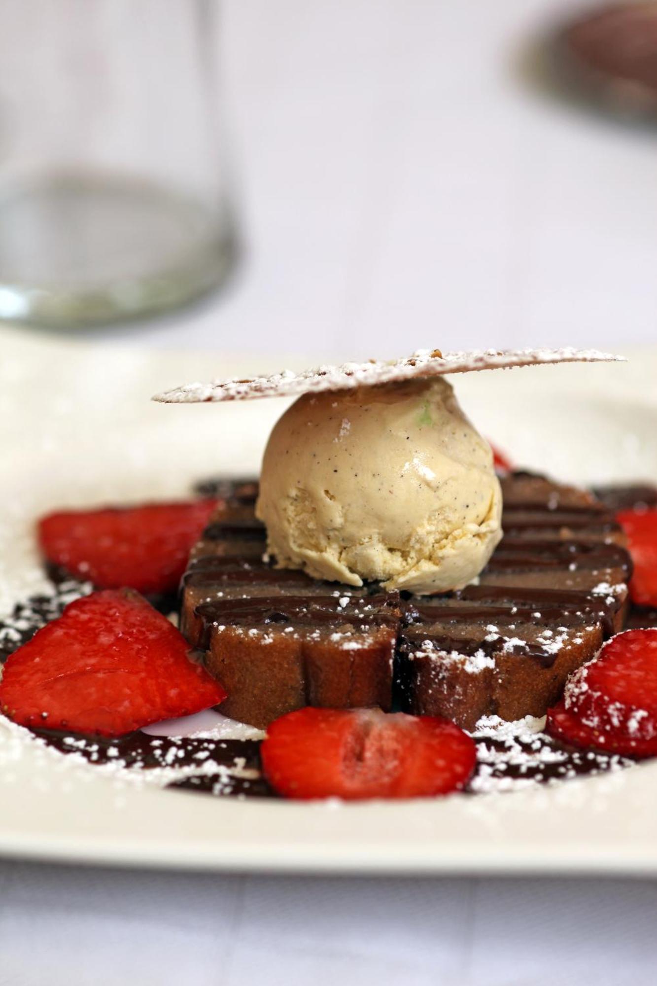 Logis Hotel Restaurant De La Paix Lodève Εξωτερικό φωτογραφία