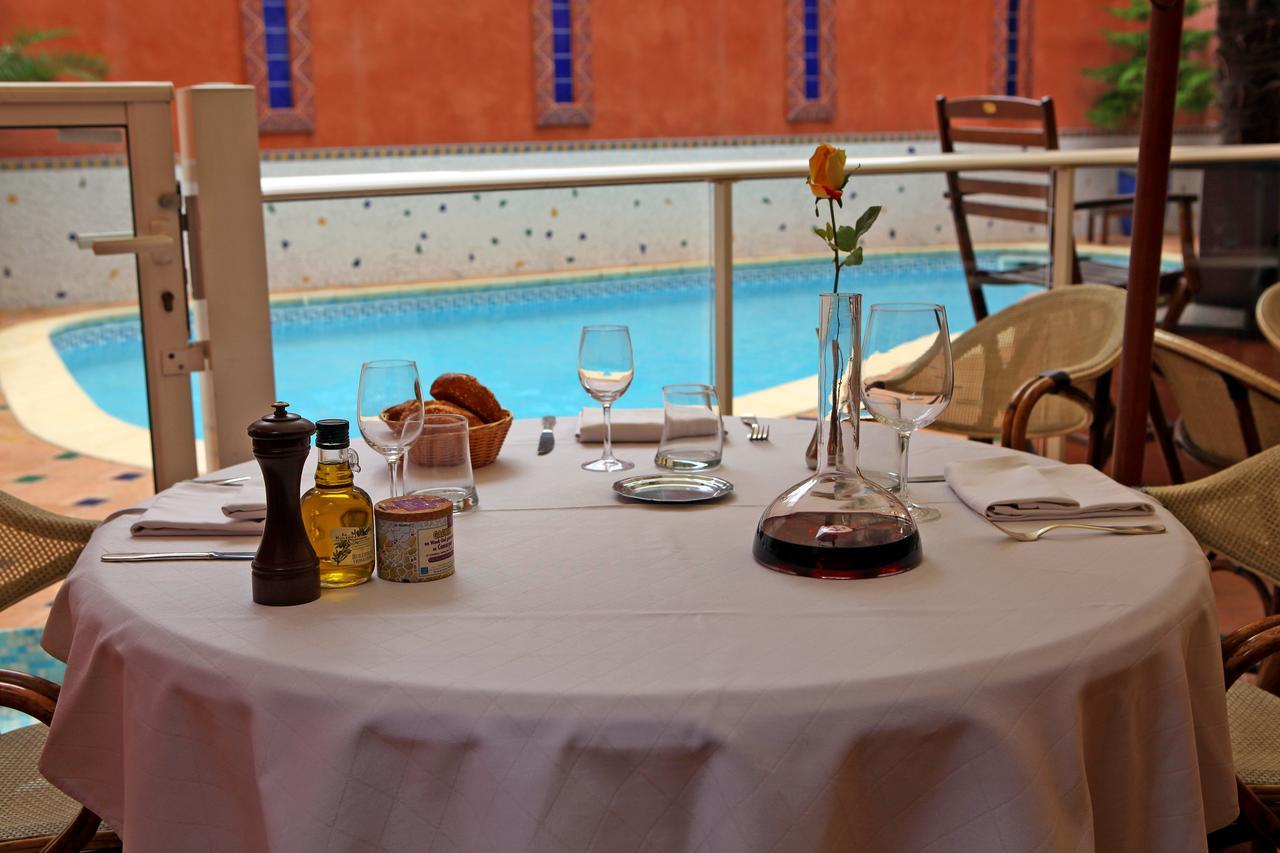 Logis Hotel Restaurant De La Paix Lodève Εξωτερικό φωτογραφία