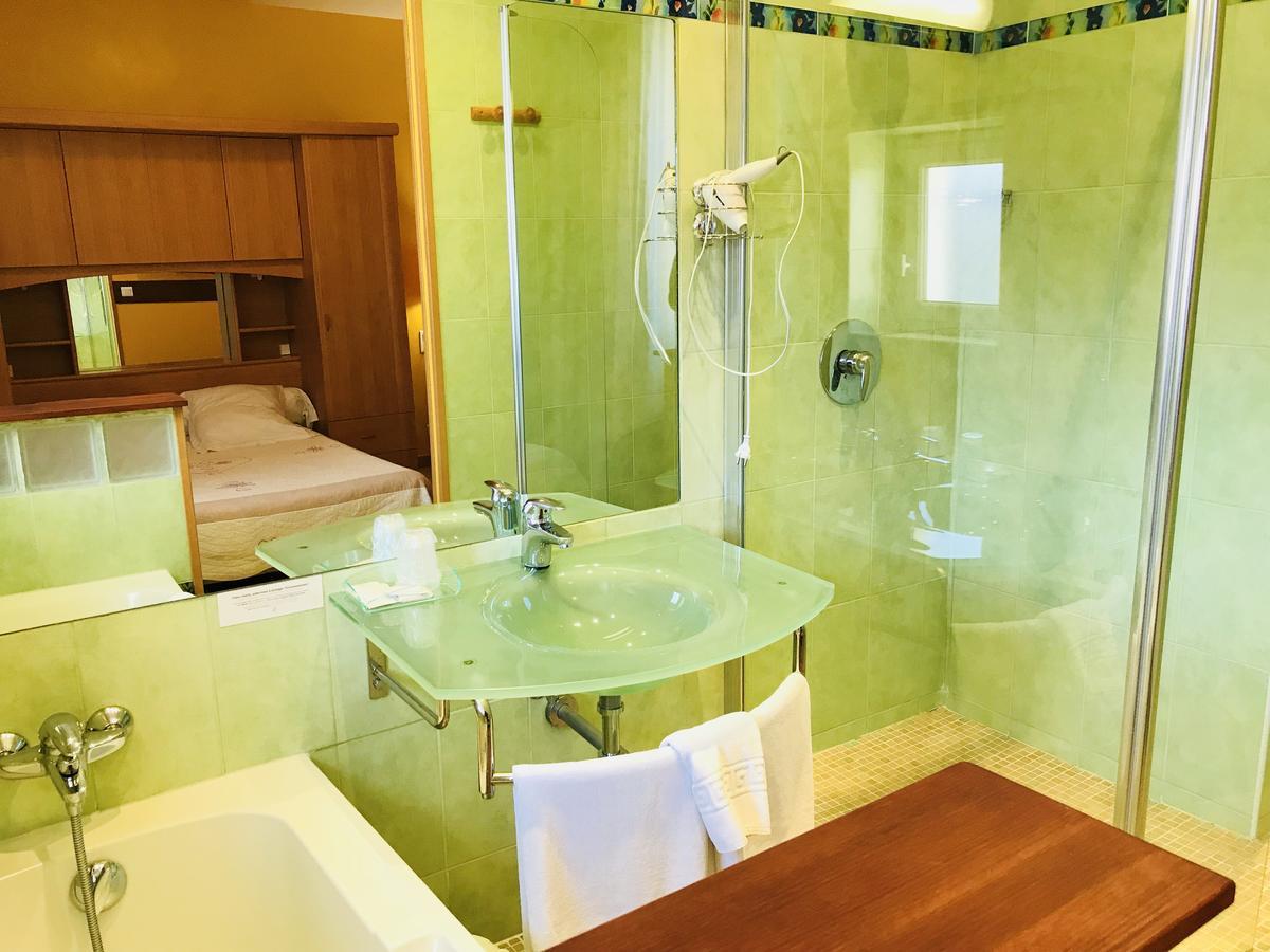 Logis Hotel Restaurant De La Paix Lodève Εξωτερικό φωτογραφία