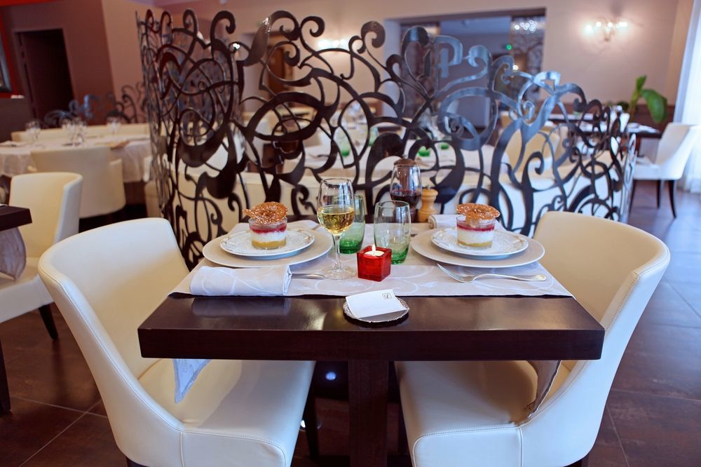 Logis Hotel Restaurant De La Paix Lodève Εξωτερικό φωτογραφία