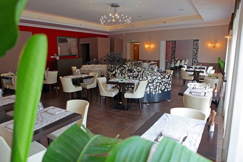 Logis Hotel Restaurant De La Paix Lodève Εξωτερικό φωτογραφία