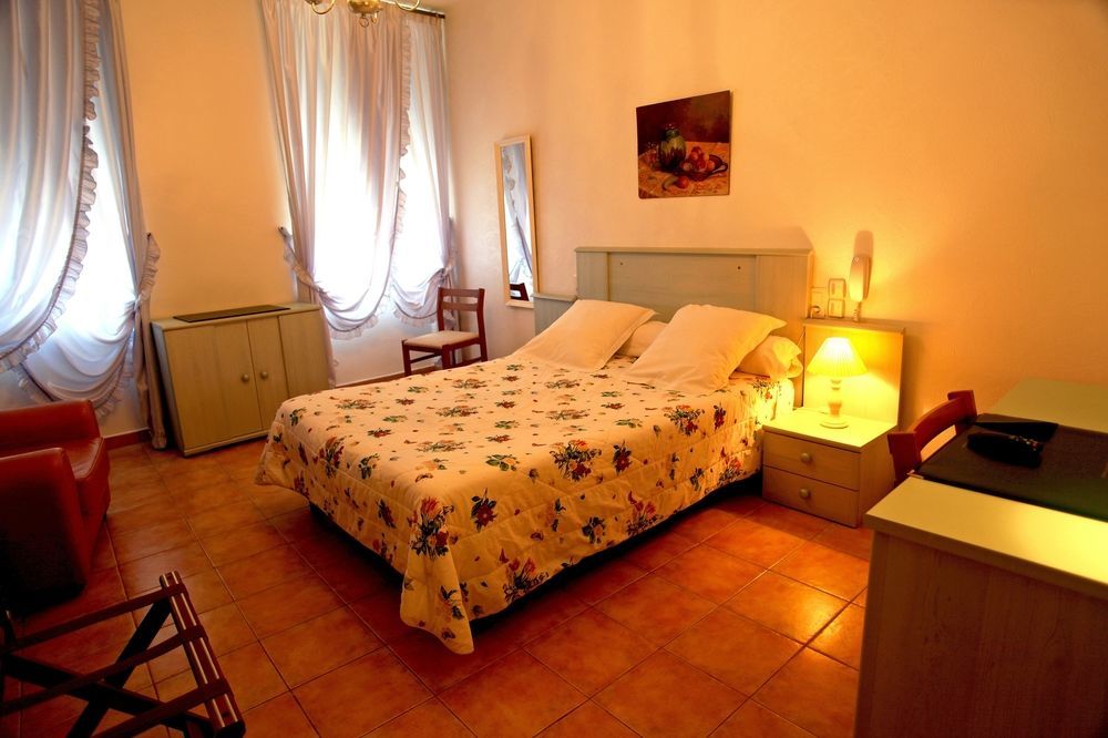Logis Hotel Restaurant De La Paix Lodève Εξωτερικό φωτογραφία
